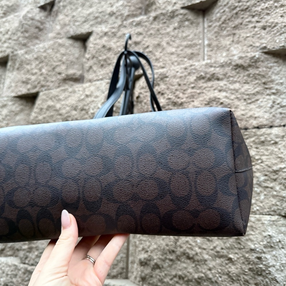 Coach Brown and Black Gallery Signature Tote Bag - Picture 15 of 16
